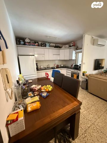 דירה, קרייתי 12, לב העיר, בת ים