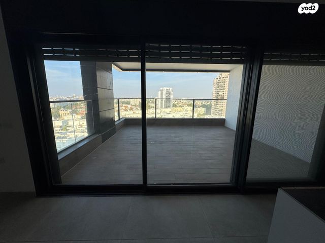 גג/ פנטהאוז, מבצע משה 44, ראשון לציון