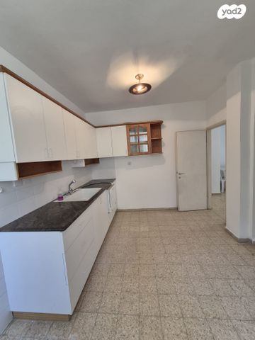 דירה, שדרות ביאליק, הדר, רמת השרון