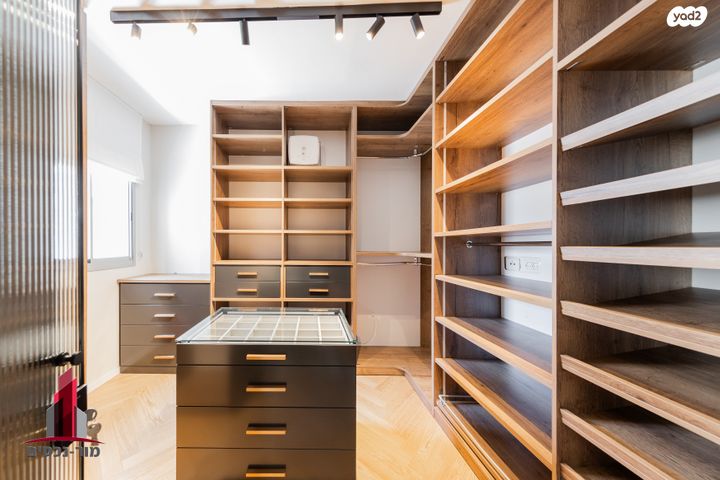 דירה, אנצו סירני, גבעת הרמבם, גבעתיים