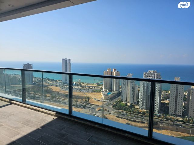 אמנון ליפקין שחק 