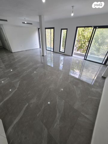 דירה, ביאליק 12, לב העיר, בת ים