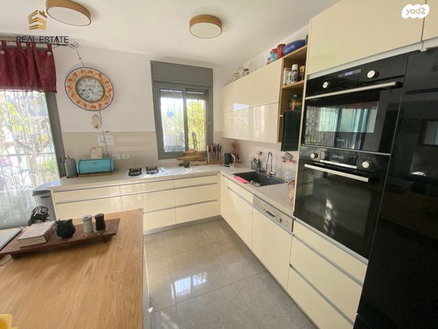 דירת גן, יעקב אלעזר, רמות, ירושלים