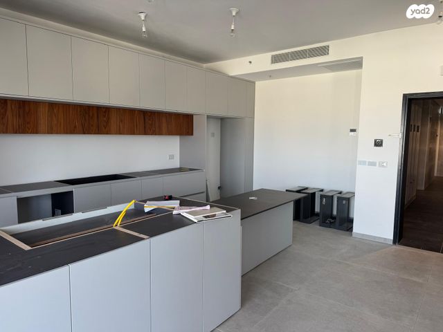 גג/ פנטהאוז, מבצע משה 44, ראשון לציון