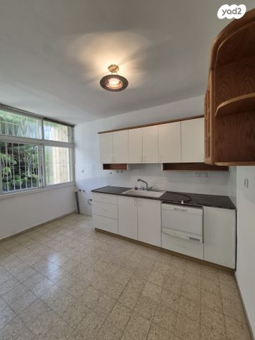 דירה, שדרות ביאליק, הדר, רמת השרון