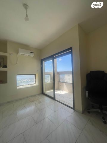 גג/ פנטהאוז, ליונל ווטסון 2, רמת בגין, חיפה