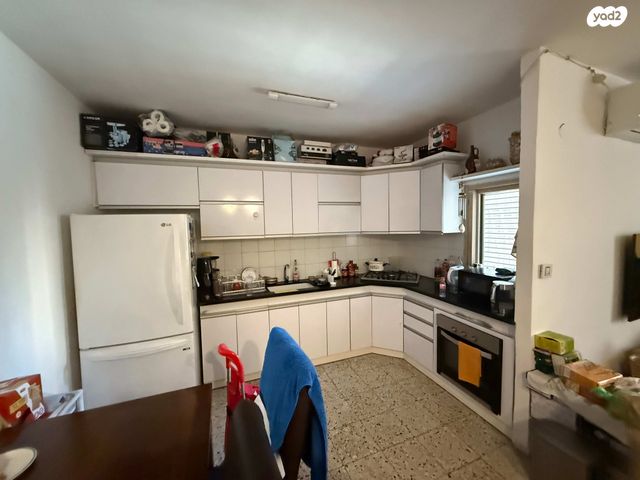 דירה, קרייתי 12, לב העיר, בת ים