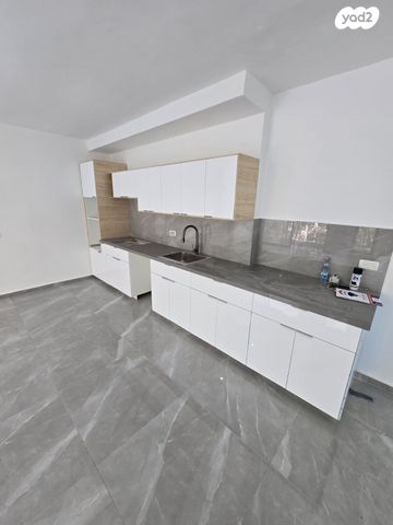 דירה, ביאליק 12, לב העיר, בת ים