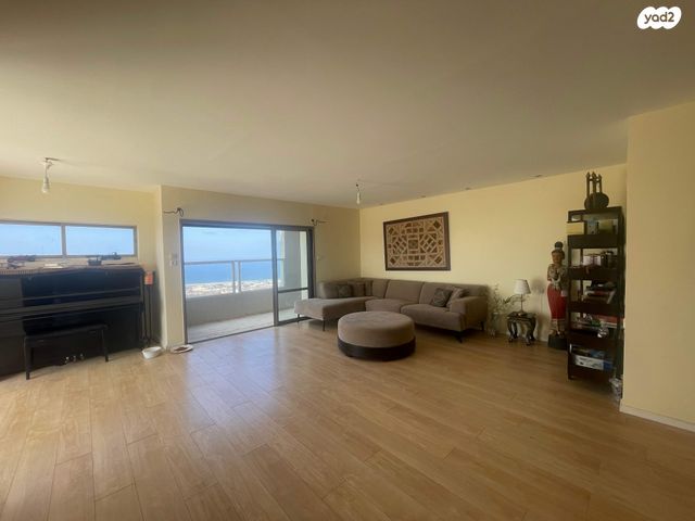 גג/ פנטהאוז, ליונל ווטסון 2, רמת בגין, חיפה