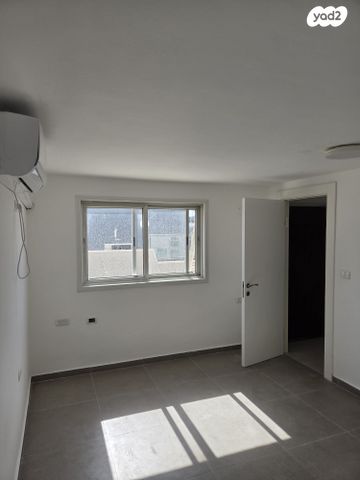 גג/ פנטהאוז, קרית יערים, רמת השרון