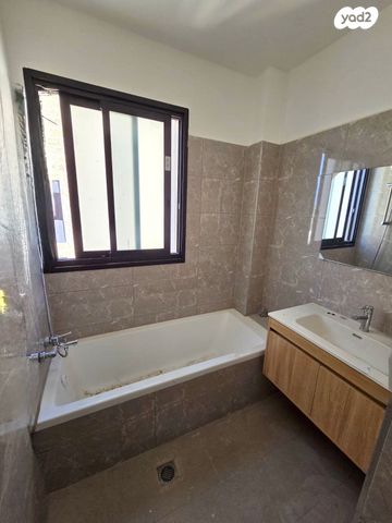 דירה, שחם, המגרסה, מבשרת ציון