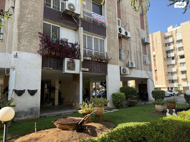 דירה, ד"ר אברהם אליהו הרכבי, תל חיים, תל אביב יפו