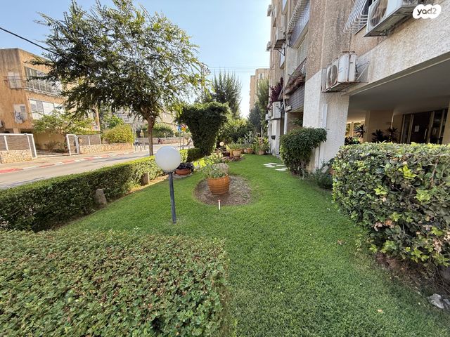 דירה, ד"ר אברהם אליהו הרכבי, תל חיים, תל אביב יפו