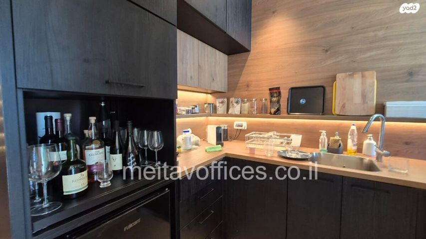 משרדים, הארבעה 28, גני שרונה, קרית הממשלה, תל אביב יפו