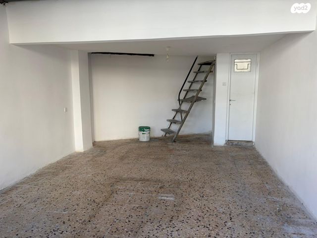 חנויות/ שטח מסחרי