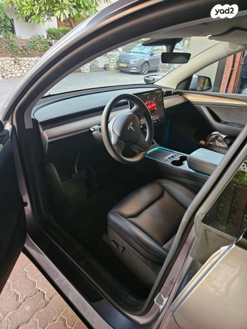 מודעת רכב טסלה מודל Y