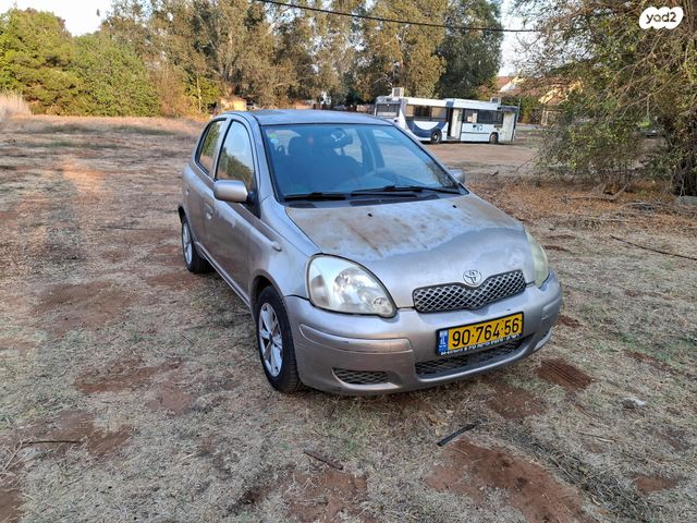 טויוטה יאריס