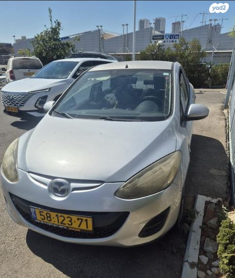 מודעת רכב מאזדה 2