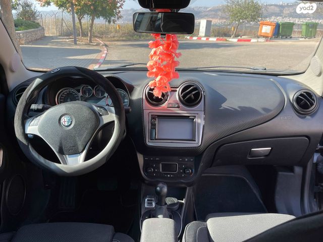 מודעת רכב אלפא רומיאו מיטו