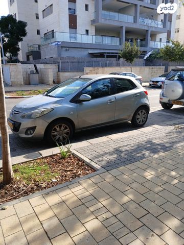 מודעת רכב מאזדה 2