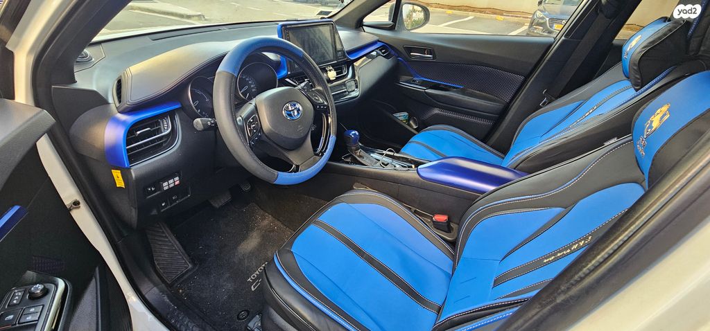 מודעת רכב טויוטה C-HR