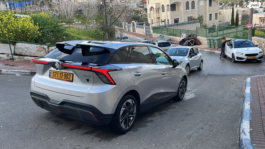 מודעת רכב אם ג'י MG4