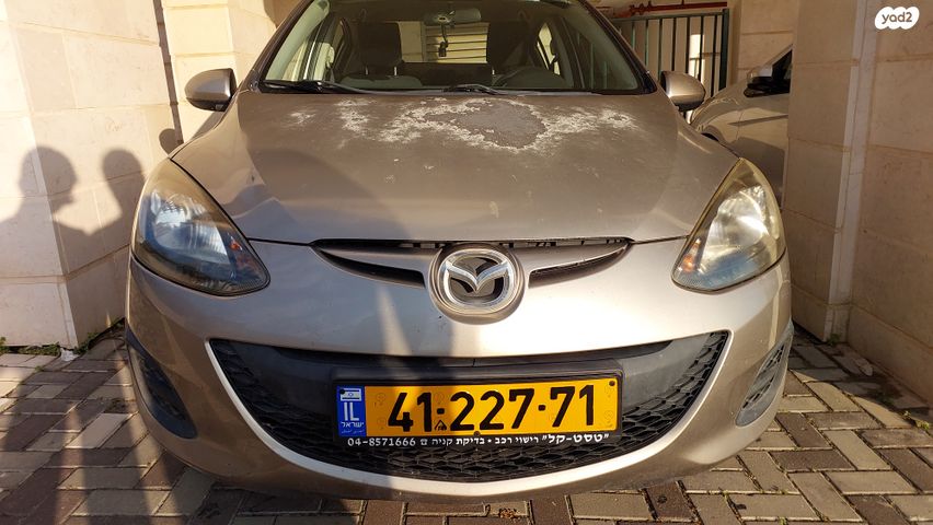 מודעת רכב מאזדה 2