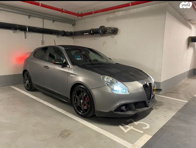 מודעת רכב אלפא רומיאו ג'ולייטה