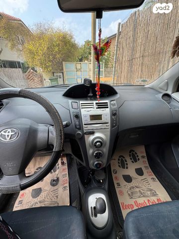 טויוטה יאריס