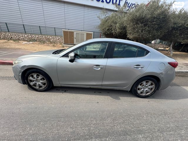 מודעת רכב מאזדה 3