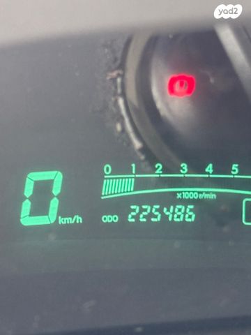 טויוטה יאריס