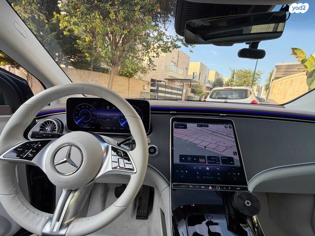 מרצדס-בנץ EQE SUV