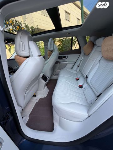 מרצדס-בנץ EQE SUV