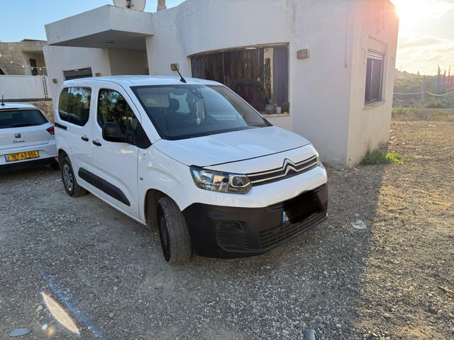 מודעת רכב סיטרואן ברלינגו