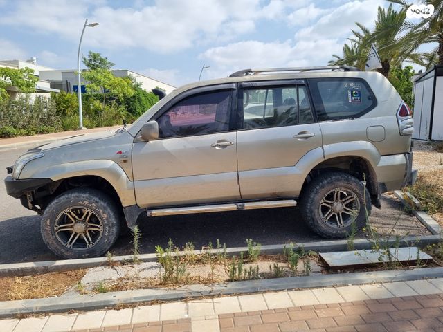 טויוטה לנד קרוזר