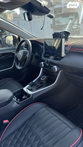 טויוטה RAV4