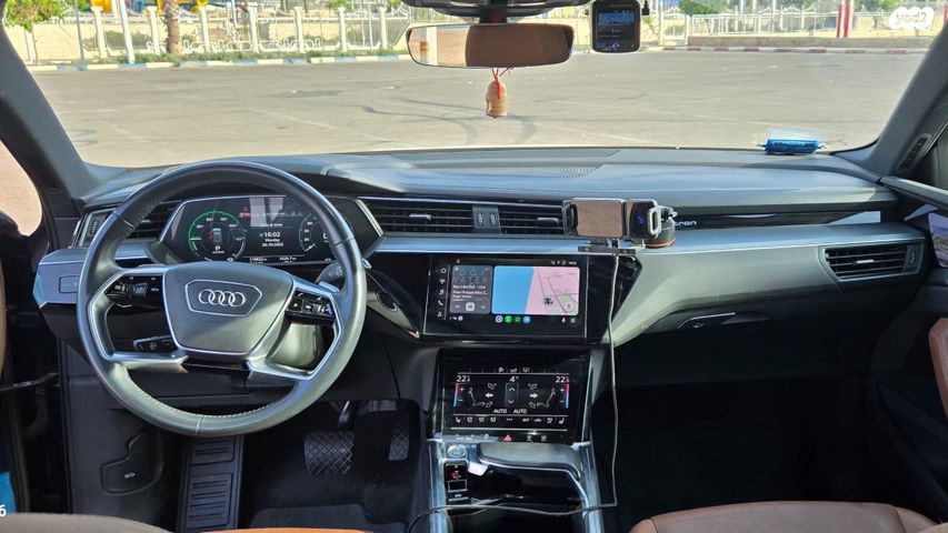 מודעת רכב אאודי E-tron