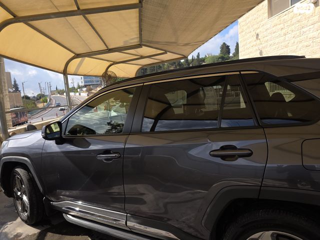 טויוטה RAV4