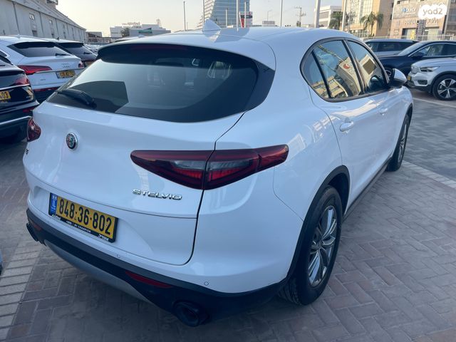 אלפא רומיאו סטלביו