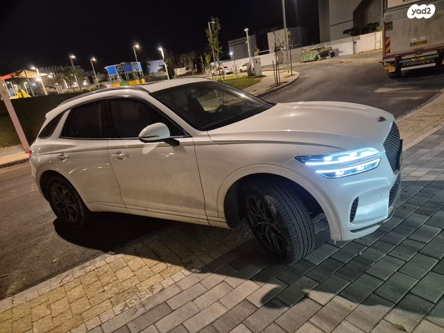 מודעת רכב ג'נסיס GV70