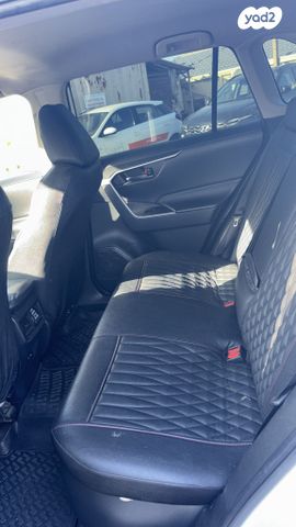 טויוטה RAV4