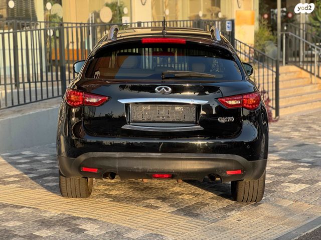 אינפיניטי QX70