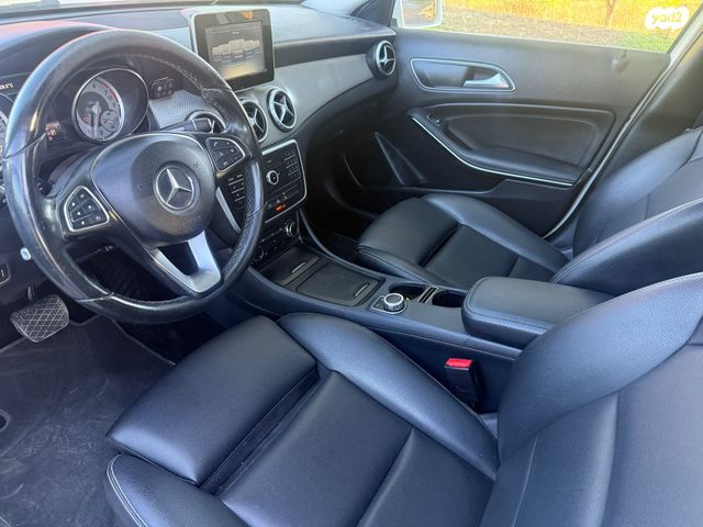 מרצדס-בנץ GLA