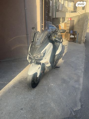 מודעת רכב סאן יאנג ג'וי-מקס Z-300