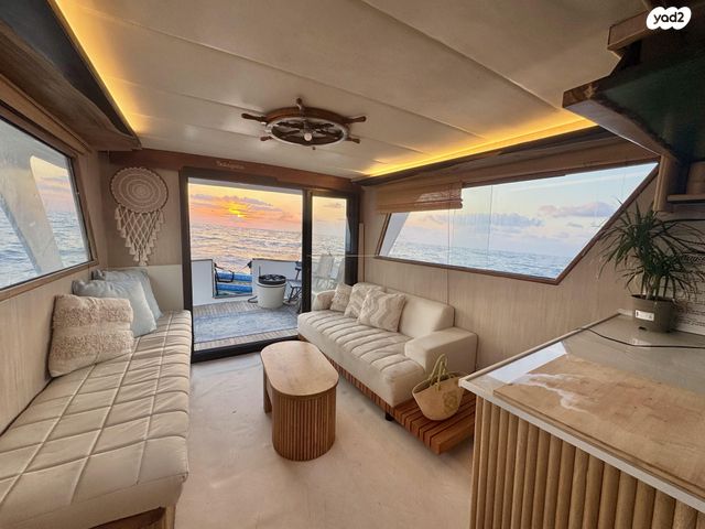 יאכטות - סירות מנוע