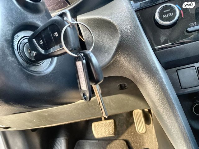 טויוטה יאריס קרוס