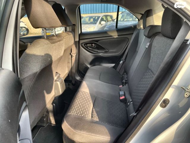 טויוטה יאריס קרוס