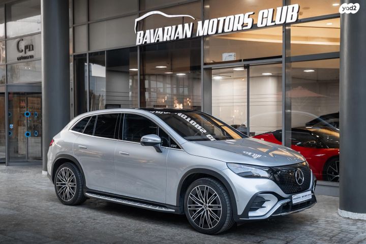 מודעת רכב מרצדס-בנץ EQE SUV