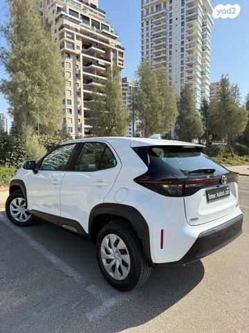 טויוטה יאריס קרוס