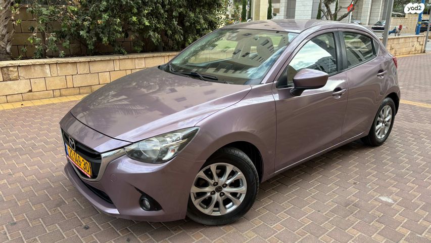 מודעת רכב מאזדה 2